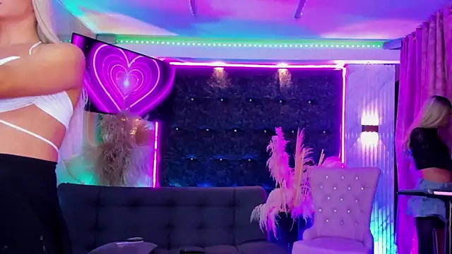 queens_wonders_blonders - Queens_Wonders_Blonders's free webcam - UK Sex Cams