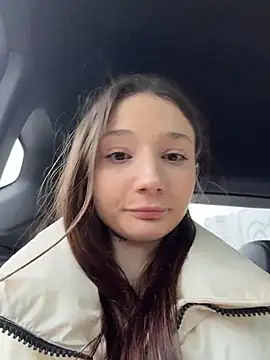 hiding-mila live sex cam