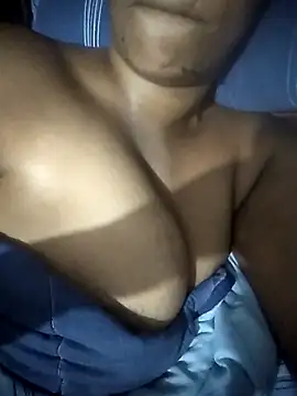 Bustybabe4Uxx webcam