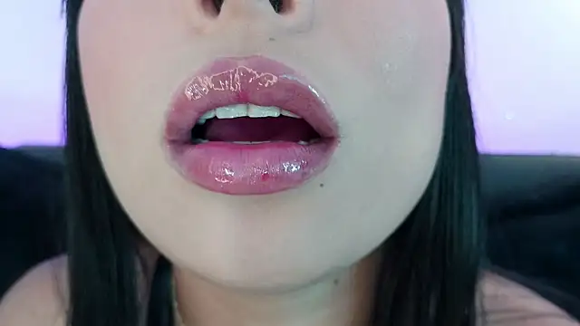 mia_roux1 webcam