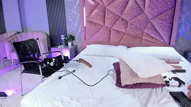 Amanda-Cruz webcam