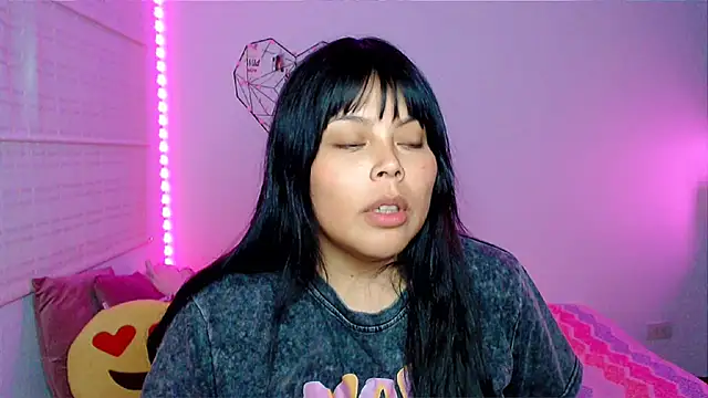 EllieMoonX webcam