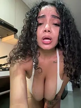 Curlyierr - Live Cams