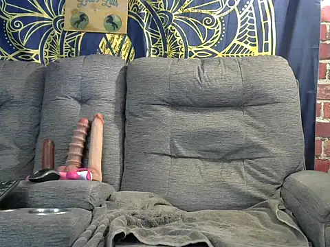 lovely_lola1111 - Lovely_lola1111's free webcam - UK Sex Cams