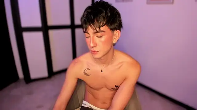 sweettaaron01 - Sweettaaron01's free webcam - UK Sex Cams