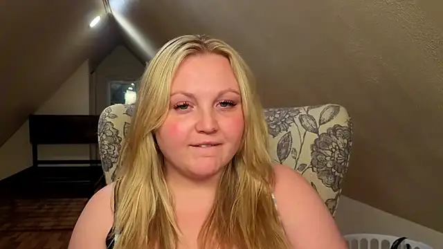 PhatAssBlond live sex cam