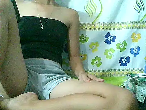 PinaySkinnyGirl webcam
