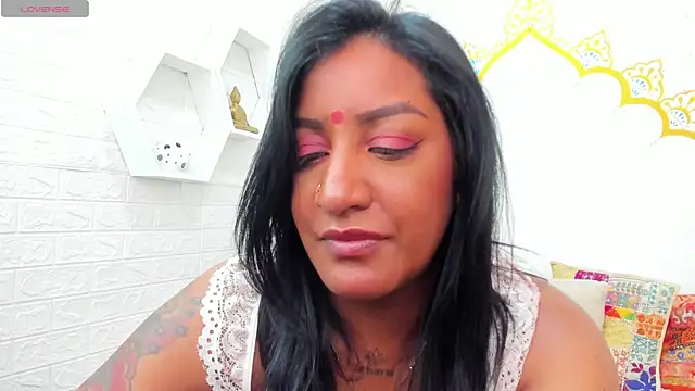 LadyNahir webcam