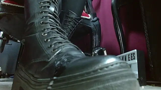 MeGoddesSara webcam