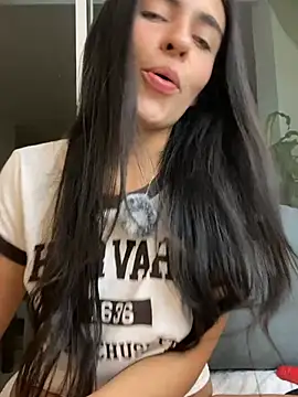 DaphneUwu live sex cam