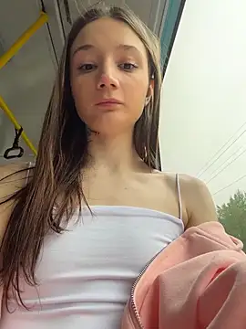 hiding-mila webcam