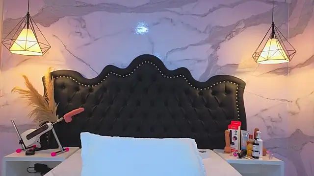 Carohorny4u webcam