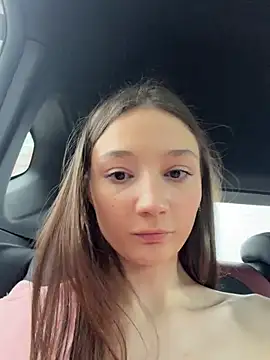 hiding-mila webcam