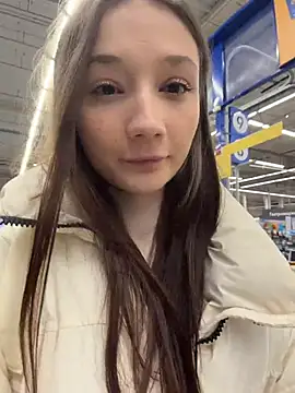 hiding-mila webcam