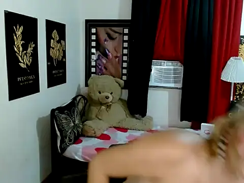 UrhotGoddess webcam