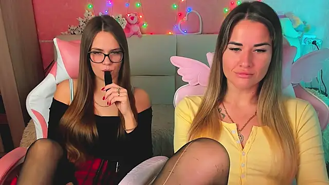 hotty_girls_here (G young) - HOT KISS