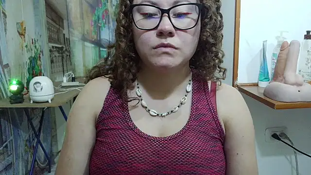 curly_greeneyed webcam