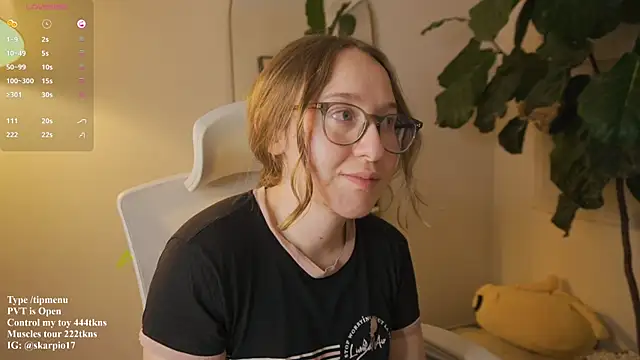 Scarlett_NoirMuse webcam