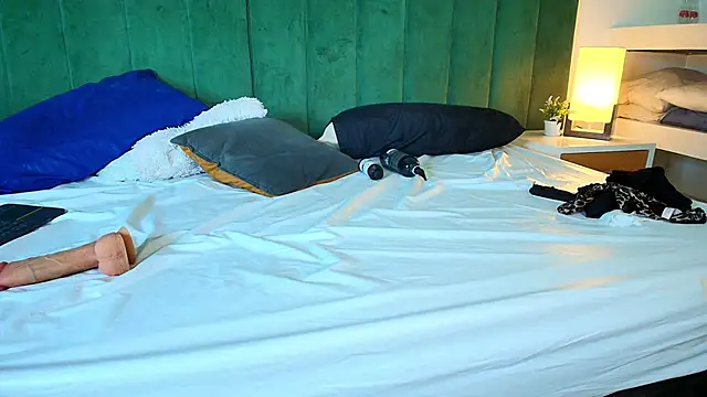 MeganEvanss__ webcam