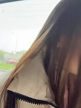 hiding-mila webcam