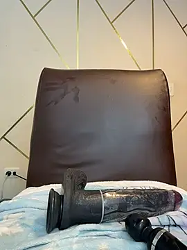 SQUIRTINGQUEEN11's live cam
