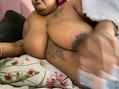 MissLola27 webcam
