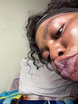 Kikie23 webcam