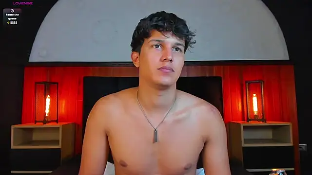 Leo_Savage_ webcam