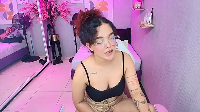 Maggy_t18 webcam