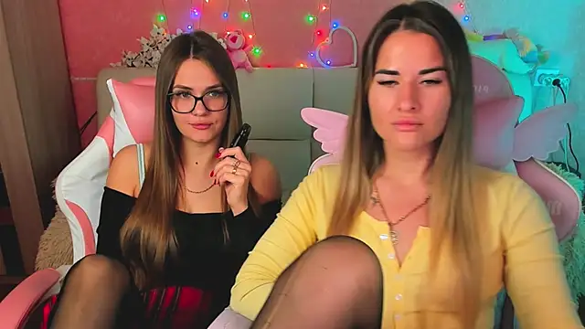 hotty_girls_here (G young) - HOT KISS