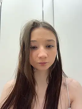 hiding-mila live sex cam