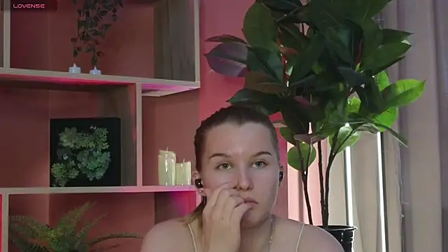 ImiMonroe webcam