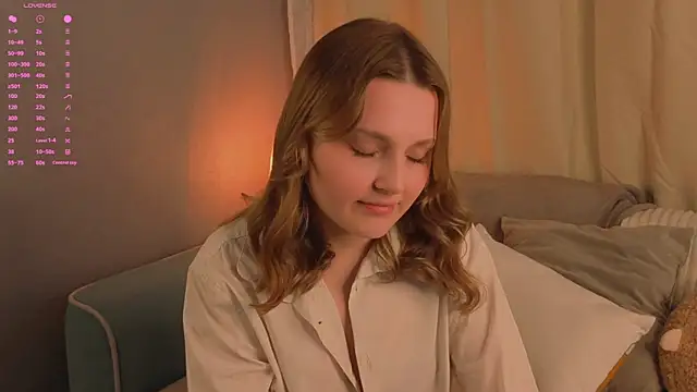 LorriMonz webcam