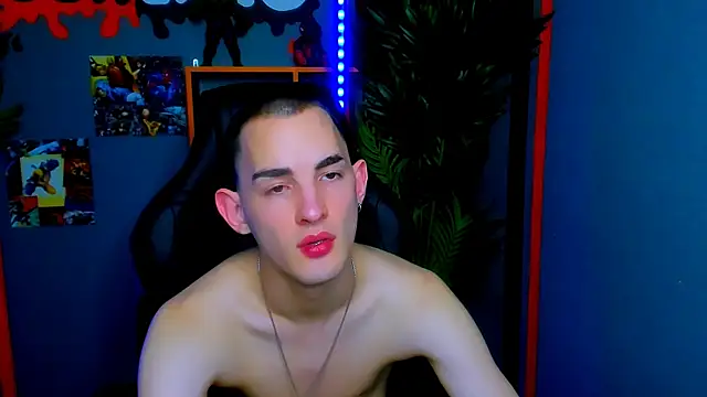 Lucas_Moran webcam