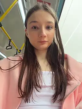hiding-mila - Live Cams