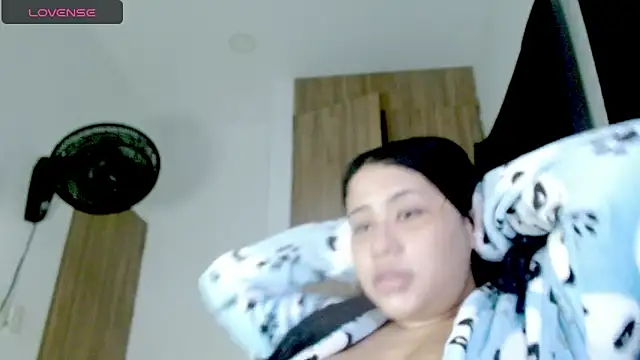 X-Shanell webcam