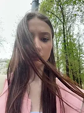 hiding-mila webcam