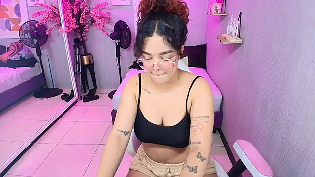Maggy_t18 webcam