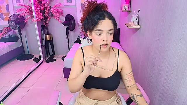 Maggy_t18 webcam
