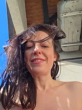 Risky_woman