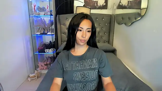 Model: reighnempress