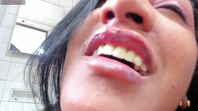 LadyNahir webcam
