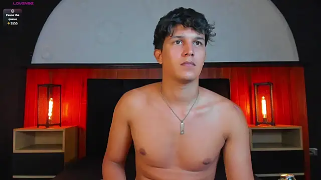 Leo_Savage_ webcam