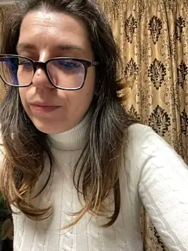 NadiraNoor webcam