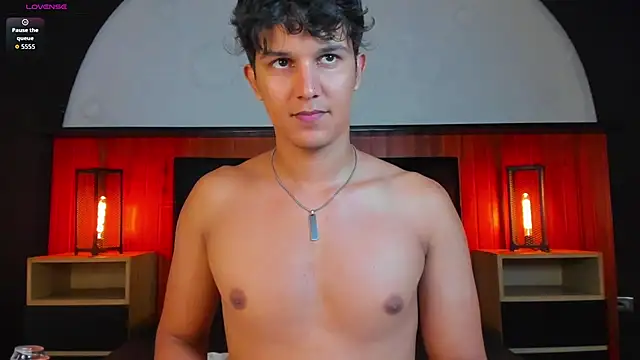 Leo_Savage_ webcam