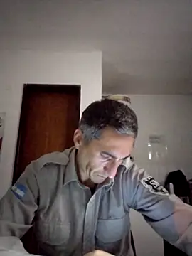 alejandro83bsf (Ask my age) - Paja y leche en vivo