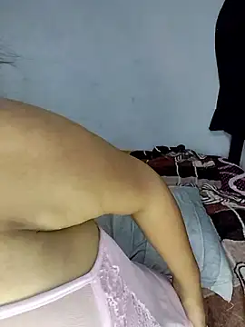shantal1921 (F young) - Dildi en mi vagina 5 minutos