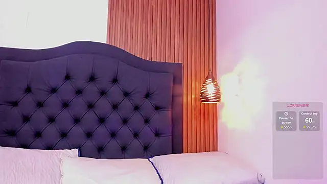 Maya_curvy webcam