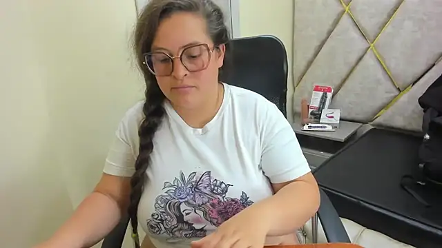 Sarah_Boobs_ - Hors Ligne