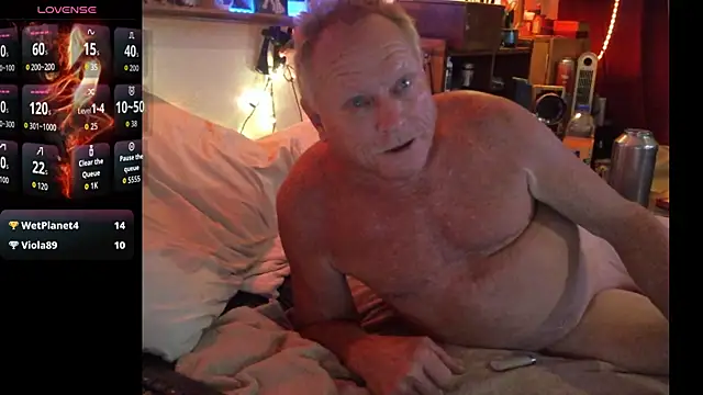 Pussyeat2please webcam